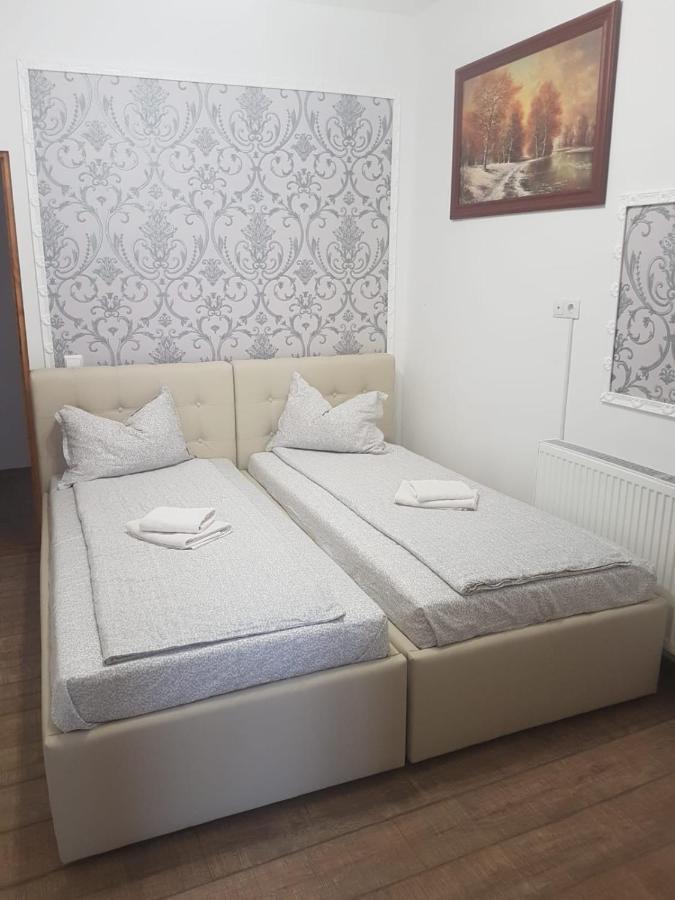 Vila Fortuna Auri Oradea Zewnętrze zdjęcie